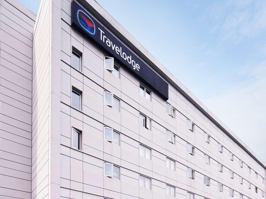 Travelodge London Feltham Bagian luar foto