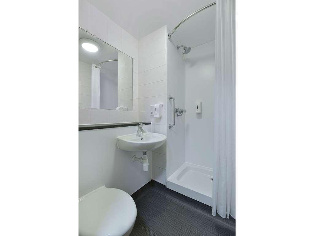 Travelodge London Feltham Ruang foto