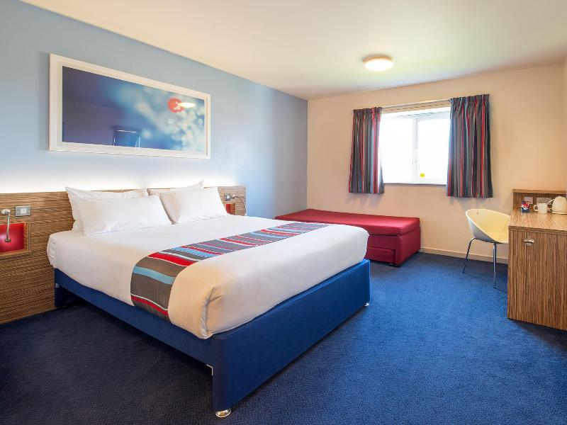 Travelodge London Feltham Bagian luar foto